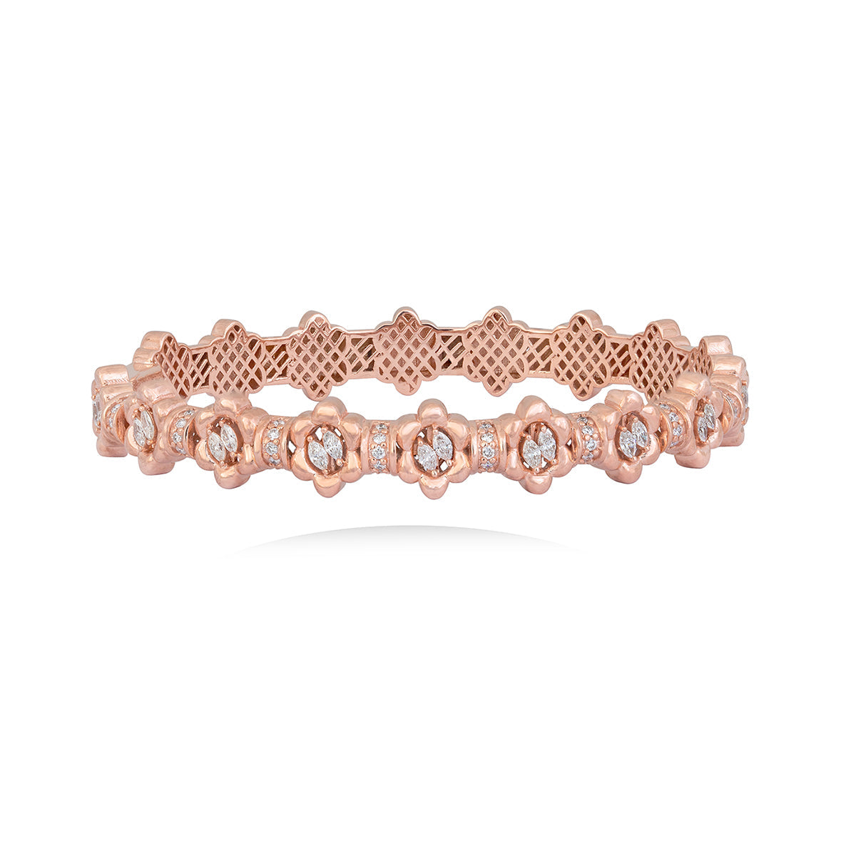 Diamond Oval Link Bangle in 18k Gold