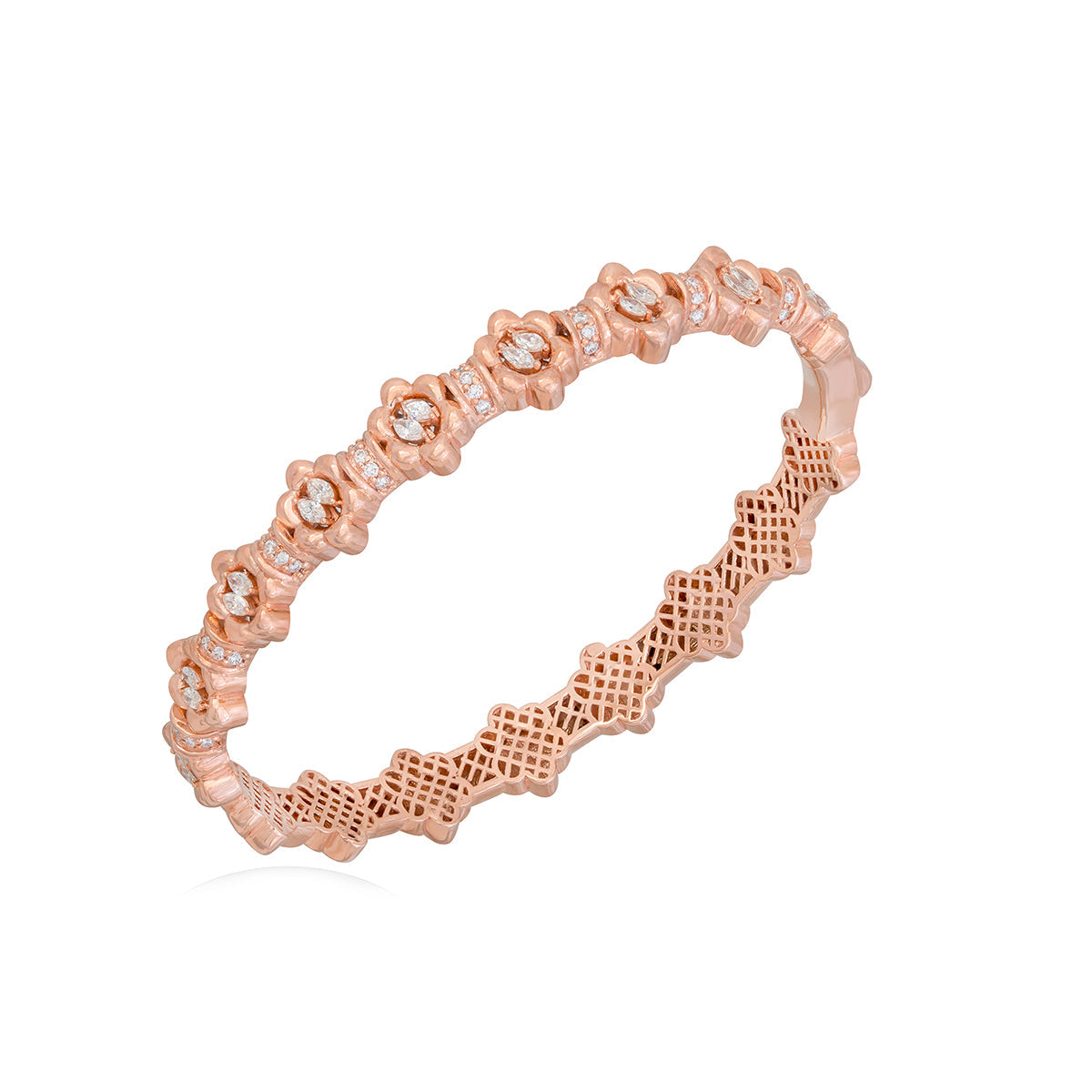 Diamond Oval Link Bangle in 18k Gold