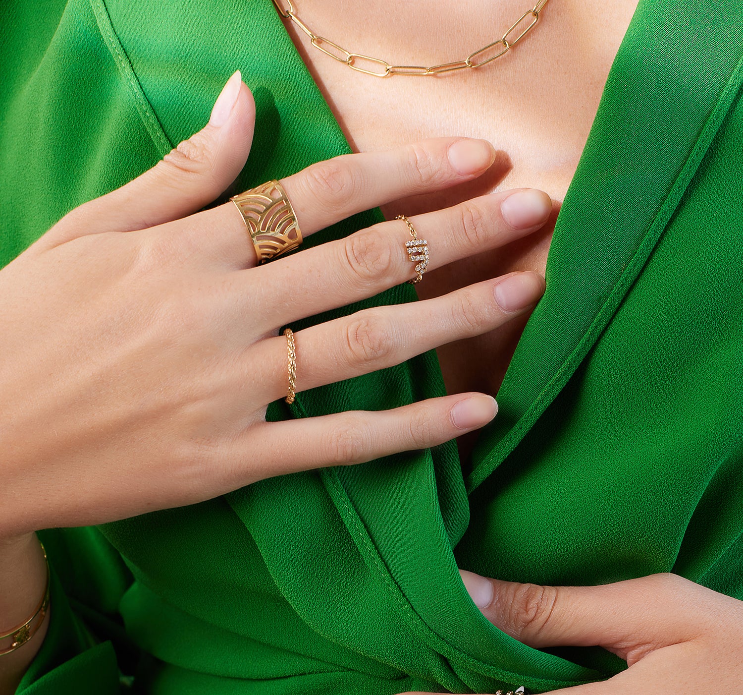 Diamond Chain Ring (Allah "الله") in 18K Yellow Gold
